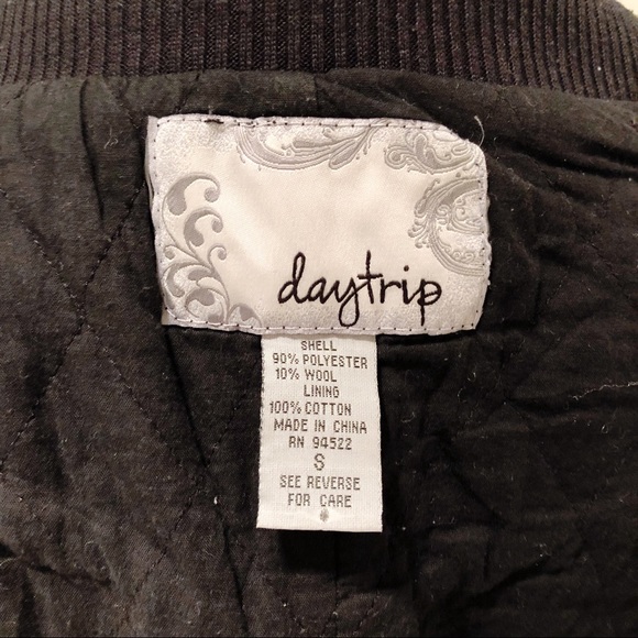 Daytrip Vest 😍💙🖤 - Picture 4 of 4